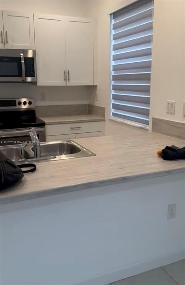 Foto del edificio - 2627 SE 12th St