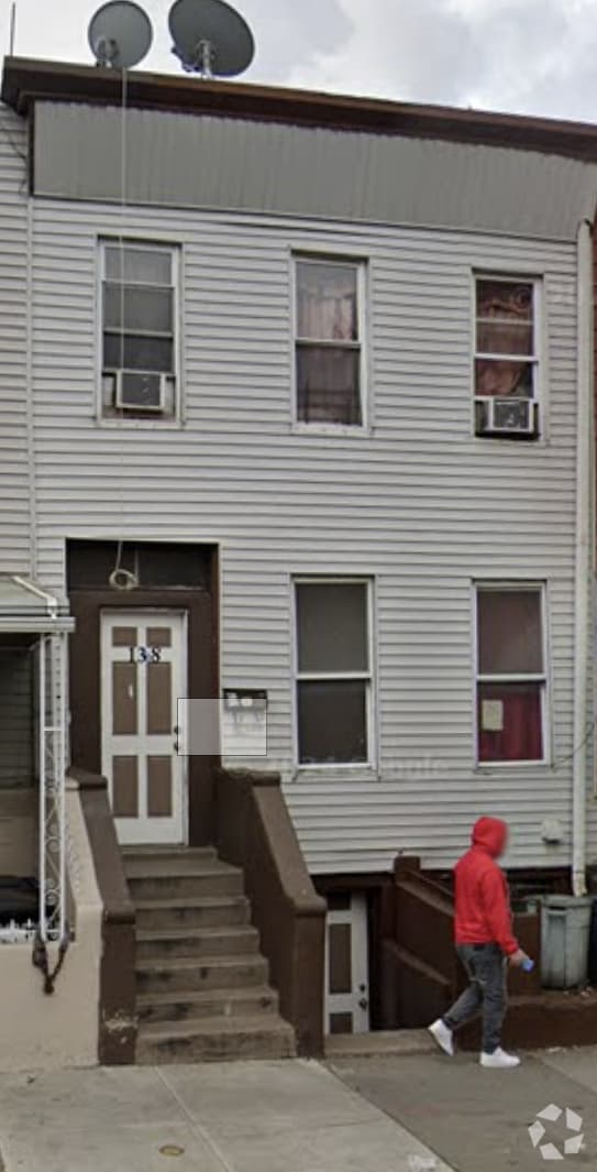 Building Photo - 138 9th St
