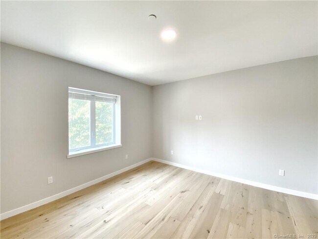 Foto del edificio - 5 Mott Ave