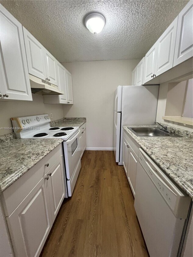 Foto principal - 4201 W McNab Rd