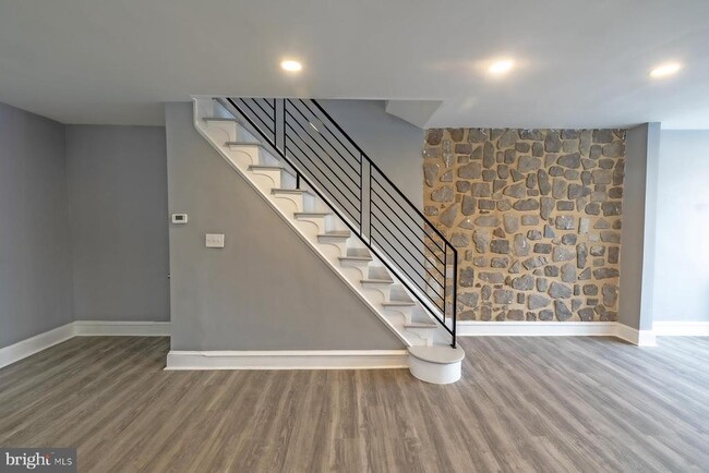 Building Photo - 3104 Stirling St