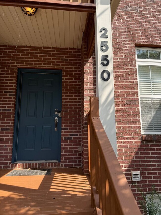 Foto del edificio - 2550 Cleinview Ave