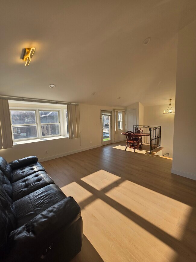 Foto del edificio - 3837 215th St