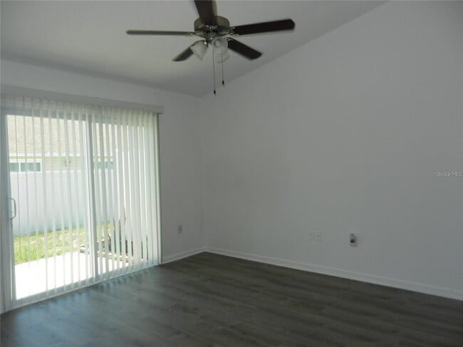 Building Photo - 1893 10th Ct