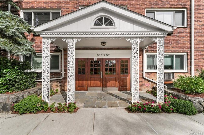 Foto del edificio - 828 Pelhamdale Ave