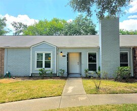 Building Photo - 11805 Southlake Dr