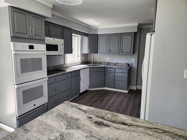 Foto del edificio - 148 Russells Mills Rd