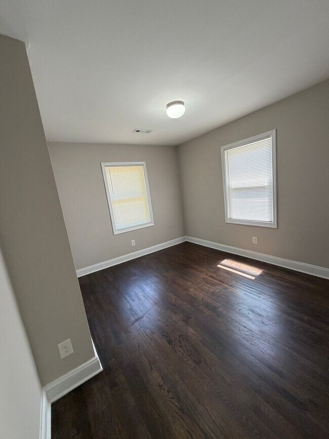 Foto del edificio - Recently Renovated 2 Bedroom 1 Bath Home AVAILABLE NOW . ($500 OFF Full Months Rent Must M/I By 4...