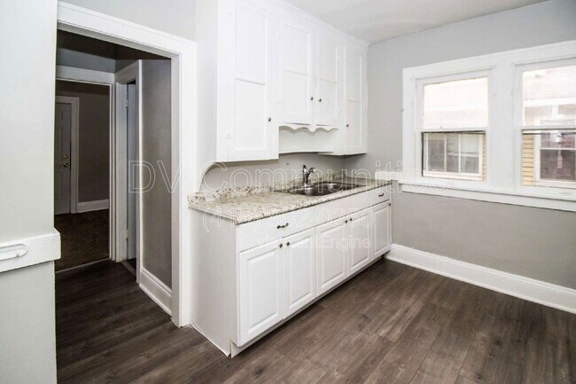 Foto del edificio - 14112 Edgewood Ave