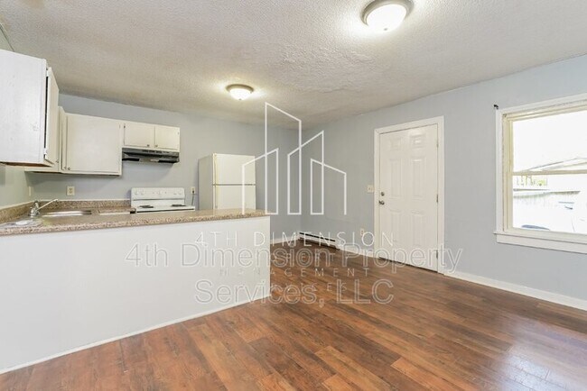 Building Photo - 963 Redwood Dr