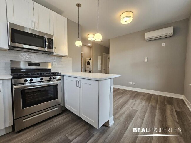 Foto del edificio - 2 bedroom in CHICAGO IL 60613