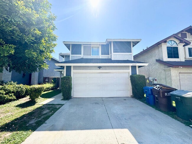 Building Photo - *Updated 3 bed 2.5bath townhouse in El Monte*