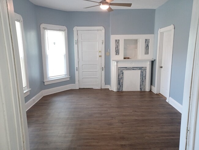 Building Photo - 1054 W 31st St