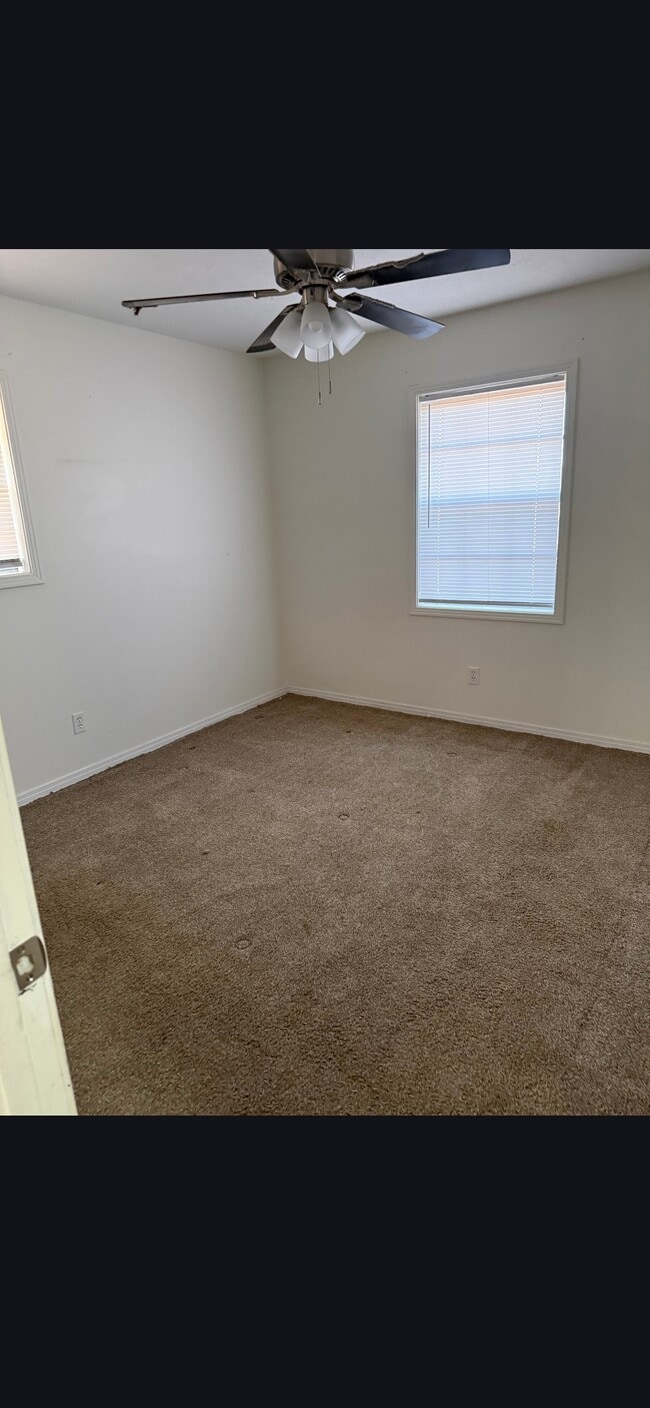 Building Photo - 619 Cherokee Rd