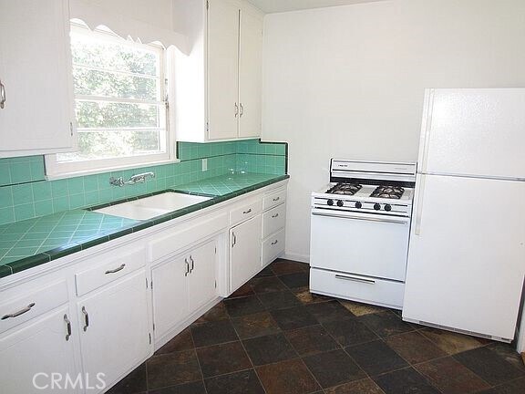 Building Photo - 25824 Lomas Verdes St