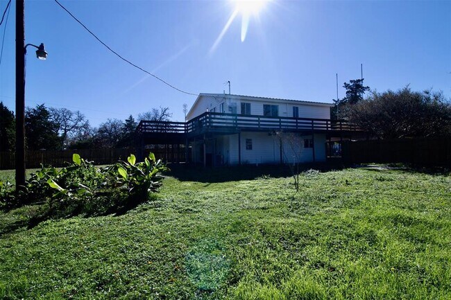 Foto del edificio - 11400 Lakeview Cir