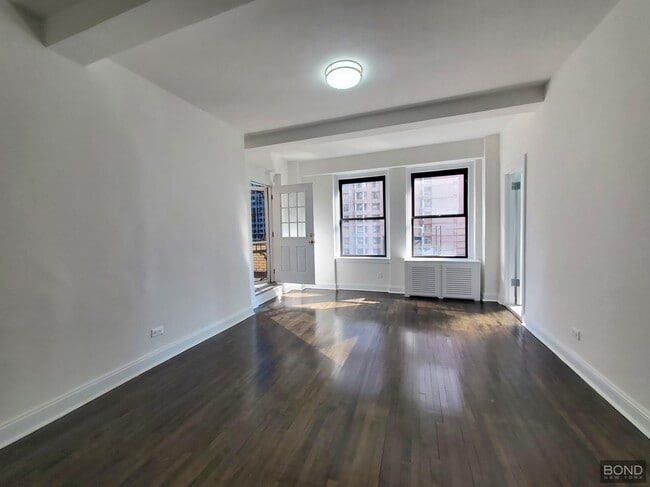 Foto del edificio - 145 W 55th St
