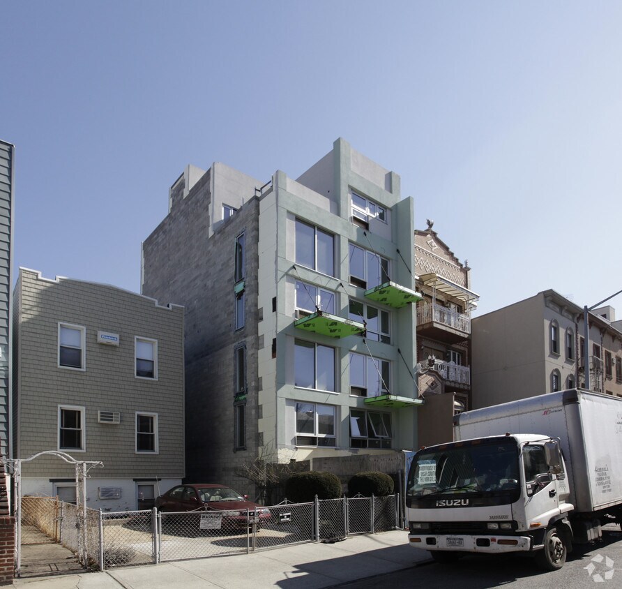 150 Newell St, Brooklyn, NY 11222 Apartments in Brooklyn, NY