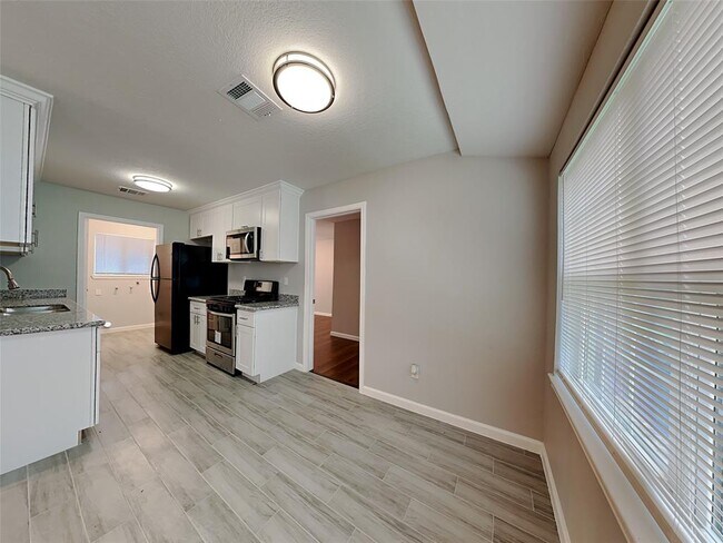 Foto del edificio - 5131 Castlecreek Ln