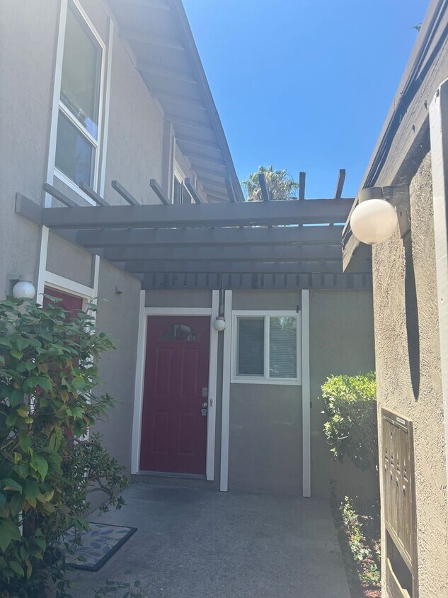 Primary Photo - Completely Remodeled 3-Bedroom Beauty in P...