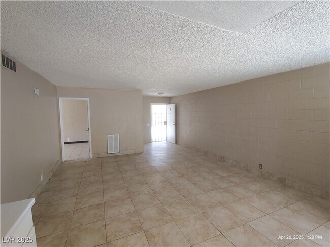 Foto del edificio - 2929 E Elm Ave