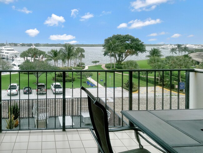 Foto del edificio - 1200 Marine Way