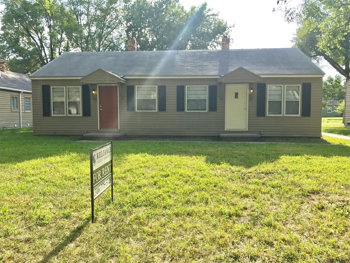 Primary Photo - 849 S Terrace Dr