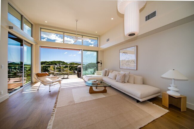 Foto del edificio - Modern Elegancy at Makali'i in Wailea – Finely Furnished 3 Bedrooms / 3 Bathrooms