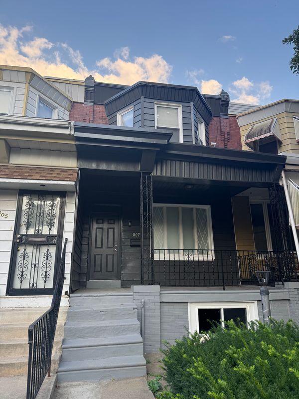 Foto principal - 807 S 57th St