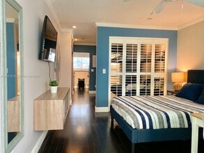 Building Photo - 825 Euclid Ave