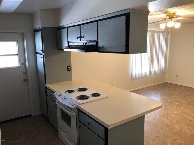 Foto del edificio - Charming 3 Bed 2 Bath home in Tempe with 2 car garage and big backyard