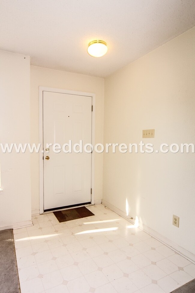 Building Photo - Coming Soon! West side Indy, Cute 2 Bed, 2...