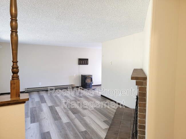 Building Photo - 61442 Little John Ln