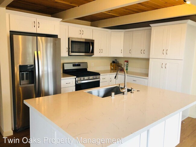 Building Photo - 4 br, 3 bath House - 1000 Eagle Ln