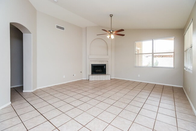 Building Photo - 7932 W Taro Ln