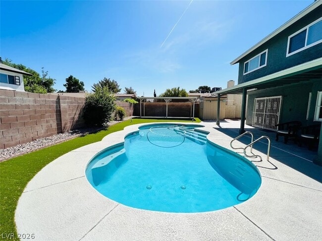 Building Photo - 5688 Maceta Ave