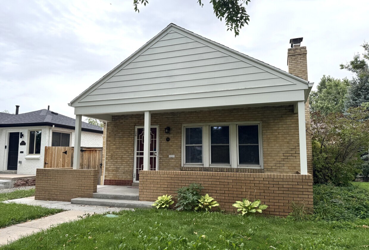 Primary Photo - 700 Dexter St