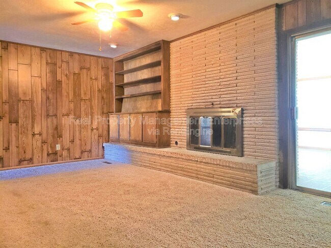 Building Photo - 301 S Ranchwood Manor Dr