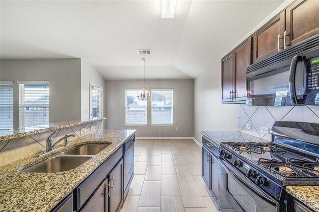 Building Photo - 314 Foxglove Dr