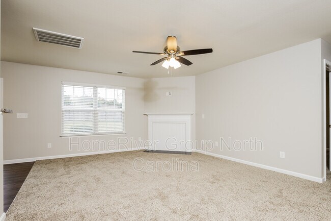 Foto del edificio - 1643 Haddington Point Dr