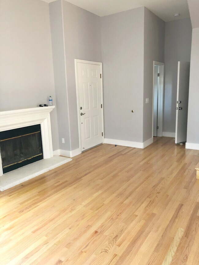 Living Room - 1755 California Dr