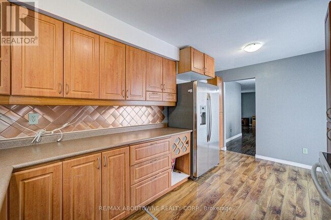 Building Photo - 4230-4230 Sunflower Dr