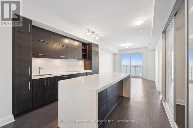Building Photo - 2803-65-2065 St Mary St