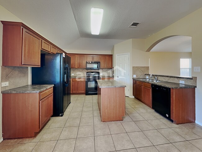 Building Photo - 2135 Wiltshire Dr