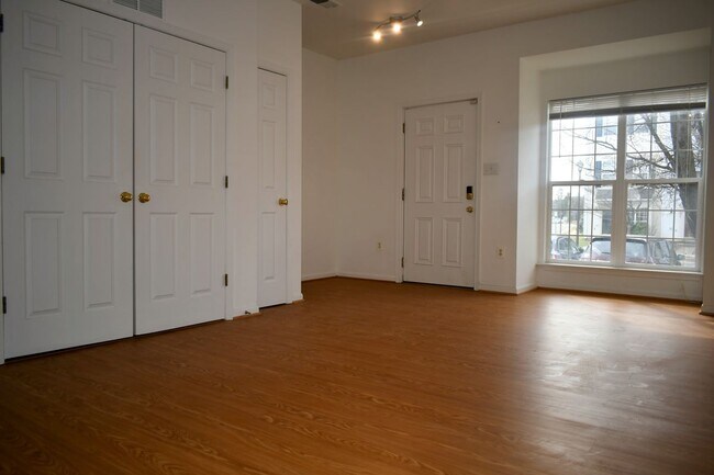 Foto del edificio - 2427 Dew Meadow Ct