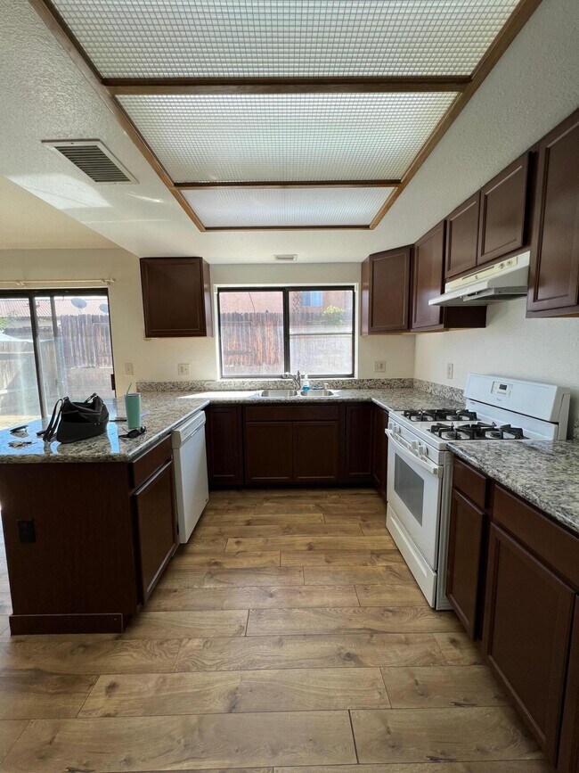 Foto del edificio - 2258 Gregory Ave