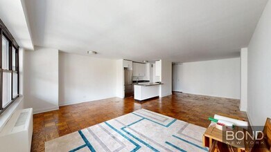Building Photo - 240 E 82nd St