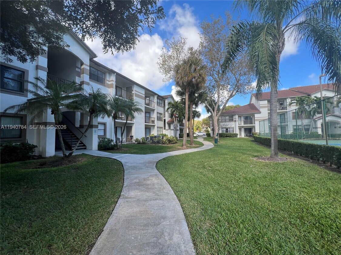 Foto del edificio - 550 S Park Rd