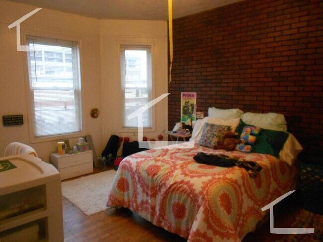 Foto del edificio - 3 Bedroom Close to BU West