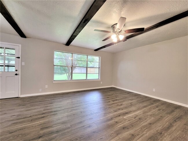 Foto del edificio - 17303 Fife Ln